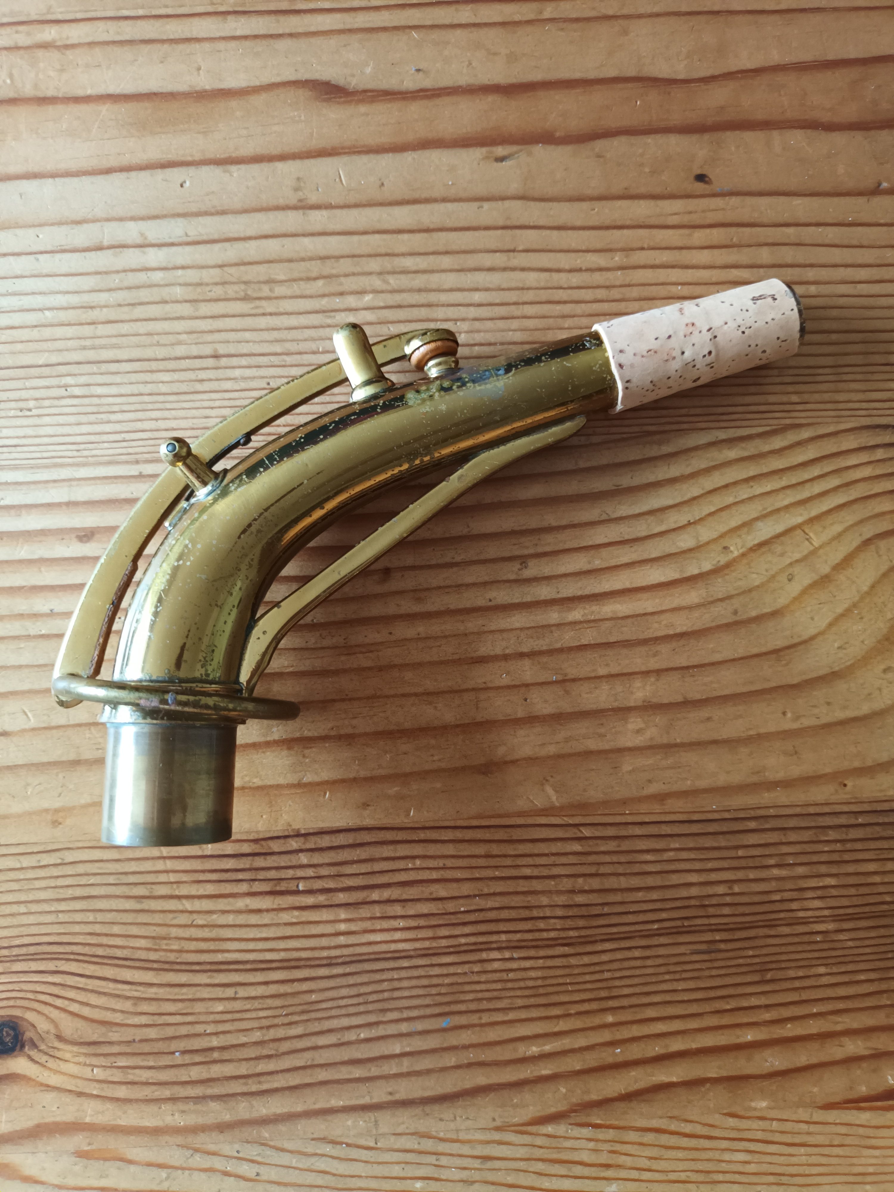 How to clean a saxophone neck