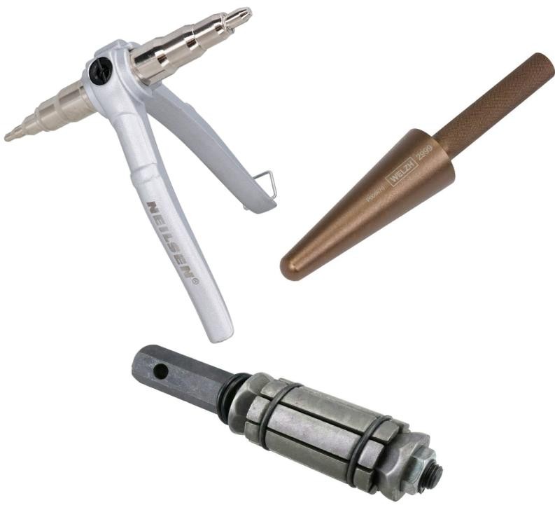 Inappropriate pipe expanders Plumbing and mechanic tools for pipe expanding