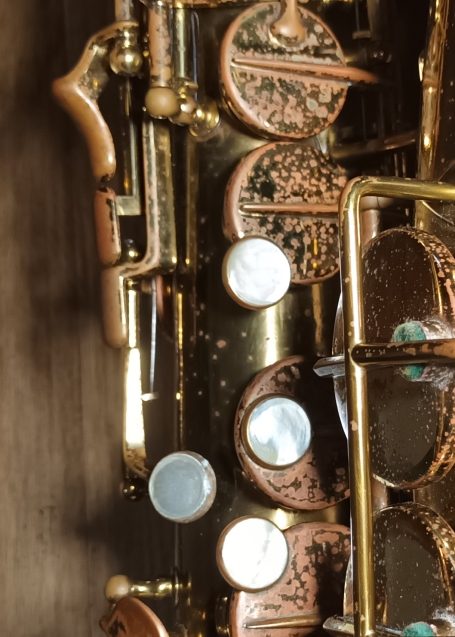 Side F# key from a modern saxophone
